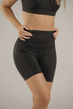 Core Sculpt Short Negro - AW